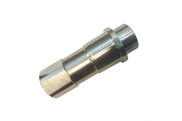How does the dust and dirt prevention design in agricultural machinery quick connector extend the service life of the equipment?